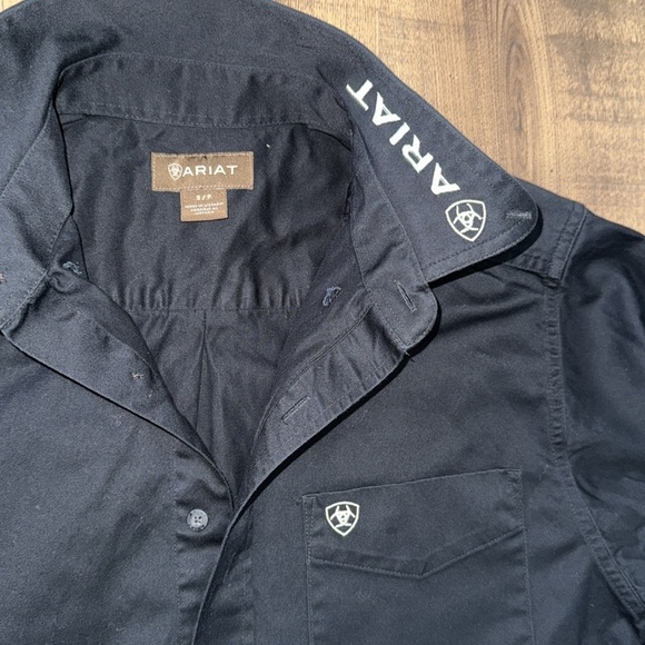 Ariat Men's Black Button Down Shirt with Colorful Sleeve Logo - Picture 4 of 7